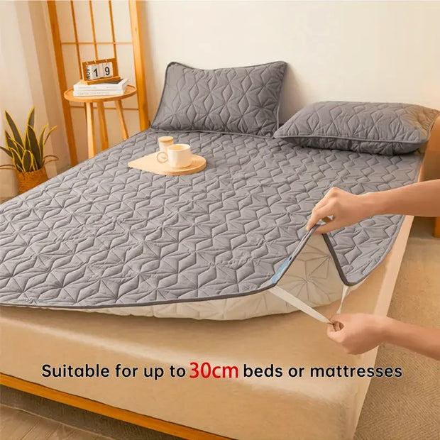 Waterproof Mattress Protector – Breathable & Noiseless Cover with Elastic Corner Straps, Fits Mattresses Up to 40cm Deep